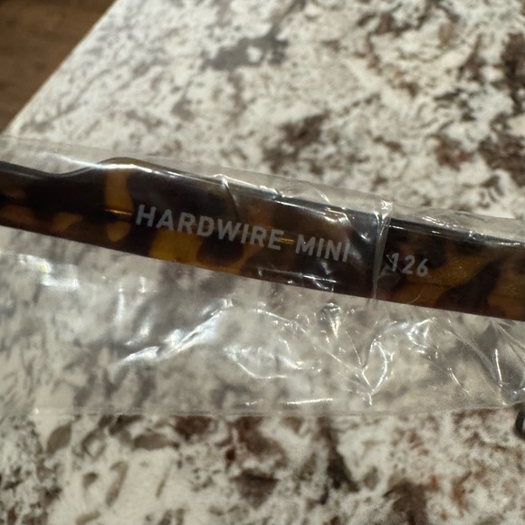 QUAY Hardwire Mini Tortoise Bluelight Glasses 🤎 - Picture 13 of 14